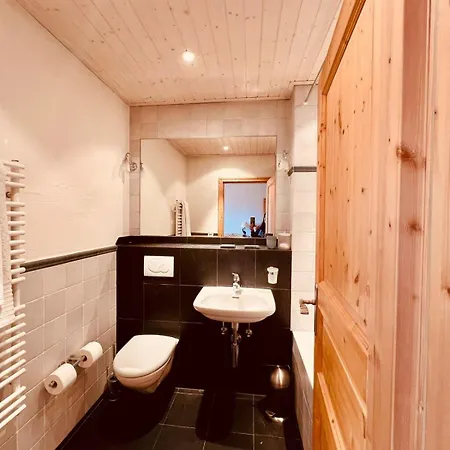 Complet à 4 à 6 Personnes Appartement *