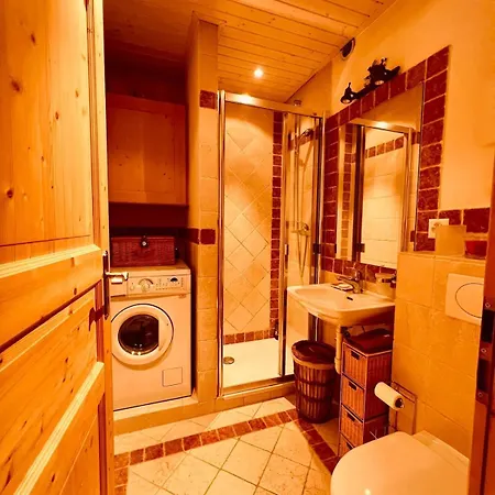 Complet à 4 à 6 Personnes Appartement *